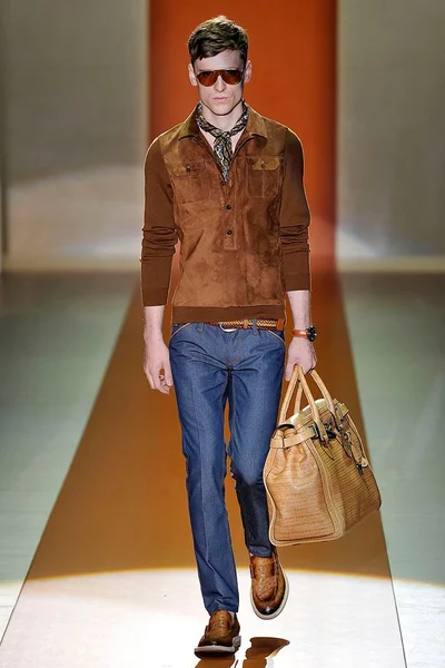 Look 19